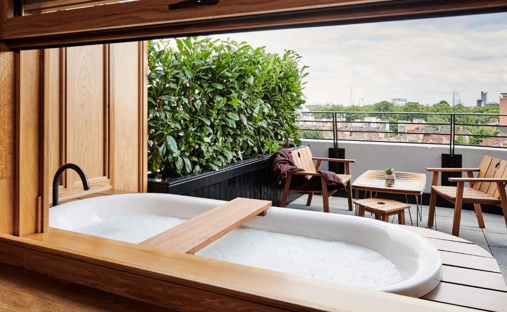 5 of the best Chicago hotels with Jacuzzi suites